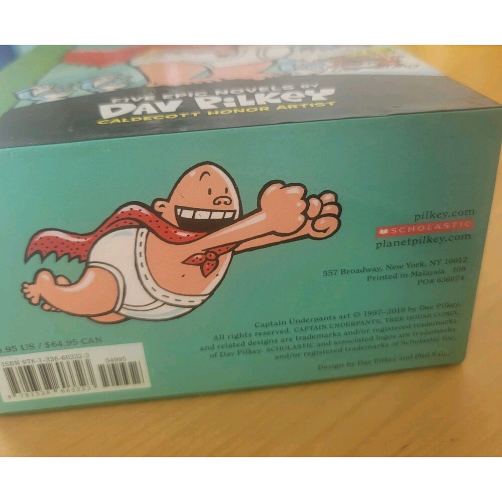 Captain Underpants Colossal Color Collection Box Set 5 - Picture 2 of 9